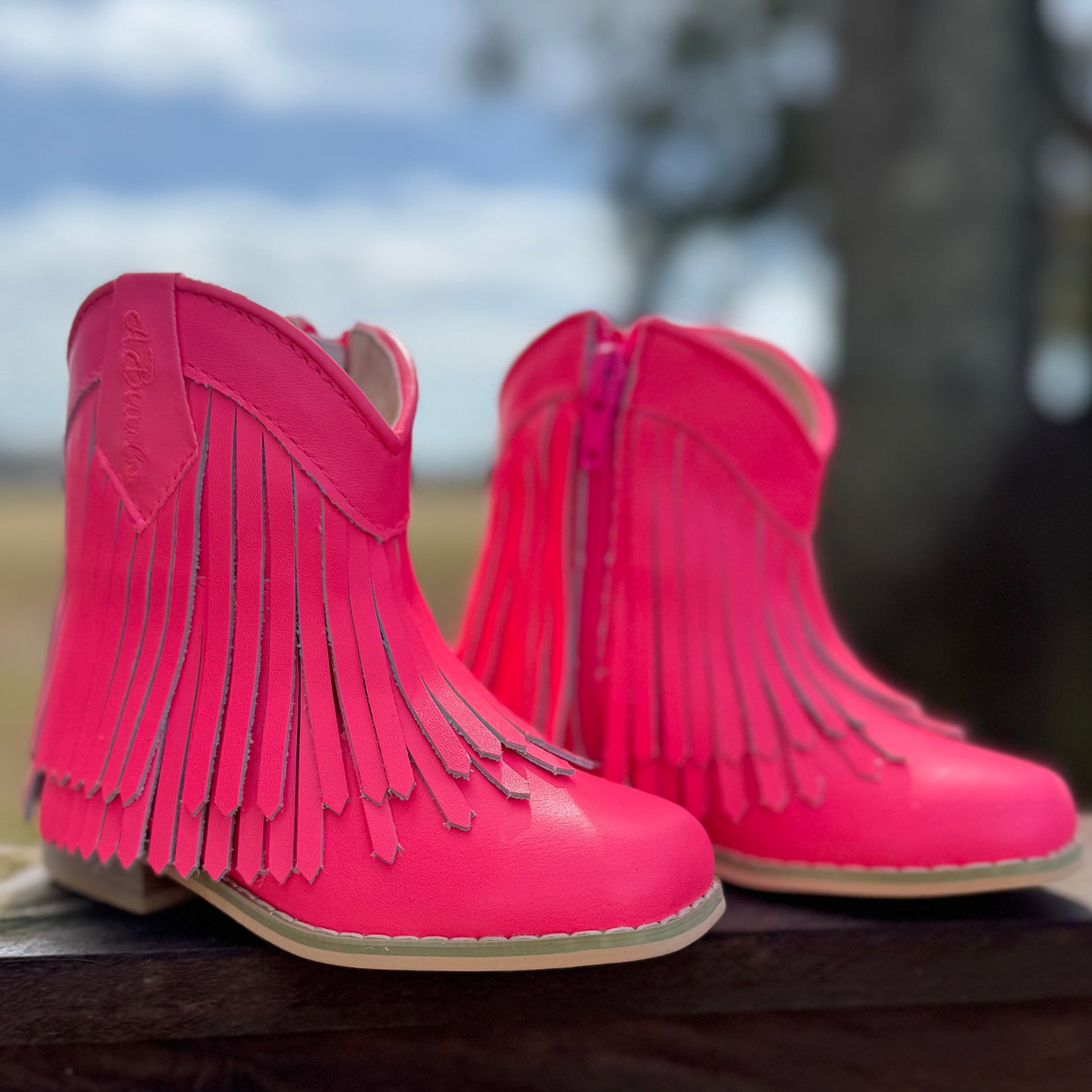 RTS Neon Pink Leather LOWCUT (SZ 4,6,8,BK2)