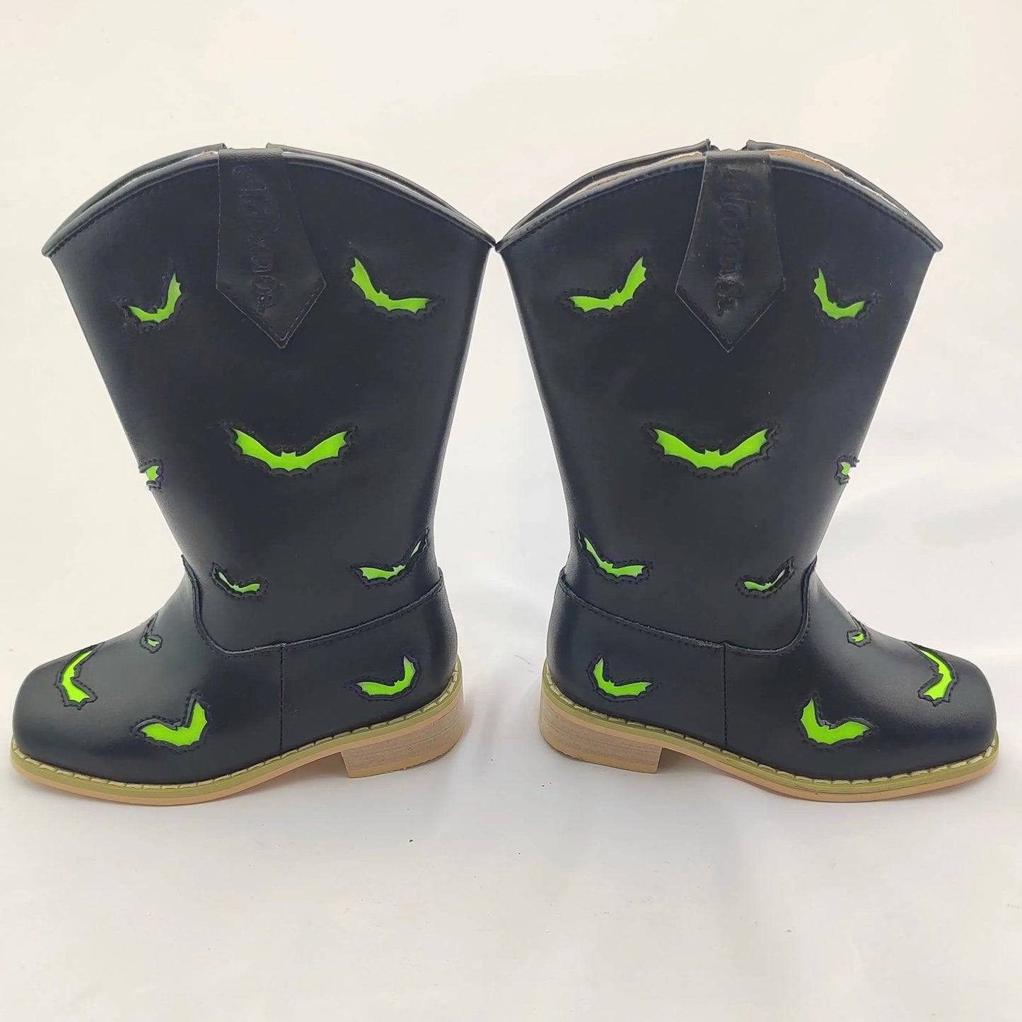 Green GLOW Bats Cowgirls (SIZE 6)